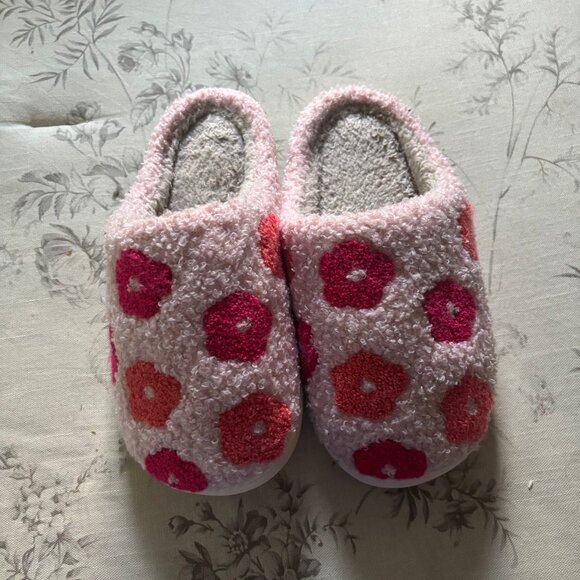 The Darling Effect Pink Flower Slippers - Picture 1 of 1